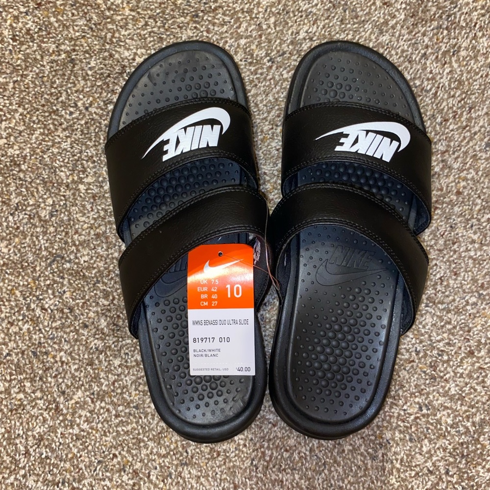 Nike Women’s Benassi Duo Slides